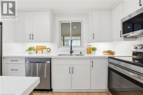 114 Christopher Drive, Waterloo, ON - Indoor Photo Showing Kitchen With Double Sink With Upgraded Kitchen