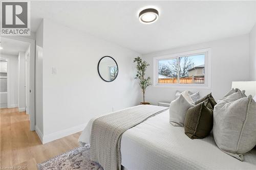 114 Christopher Drive, Waterloo, ON - Indoor Photo Showing Bedroom
