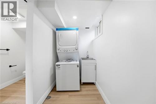 114 Christopher Drive, Waterloo, ON - Indoor Photo Showing Laundry Room