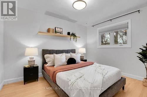 863 Duberry Street, Ottawa, ON - Indoor Photo Showing Bedroom