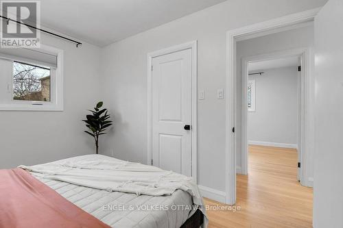 863 Duberry Street, Ottawa, ON - Indoor Photo Showing Bedroom