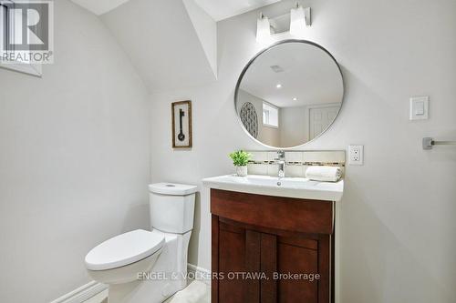 863 Duberry Street, Ottawa, ON - Indoor Photo Showing Bathroom