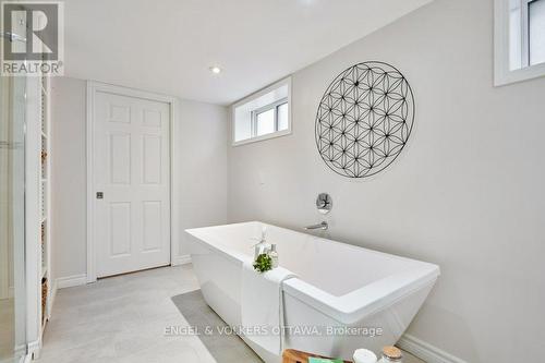 863 Duberry Street, Ottawa, ON - Indoor Photo Showing Other Room