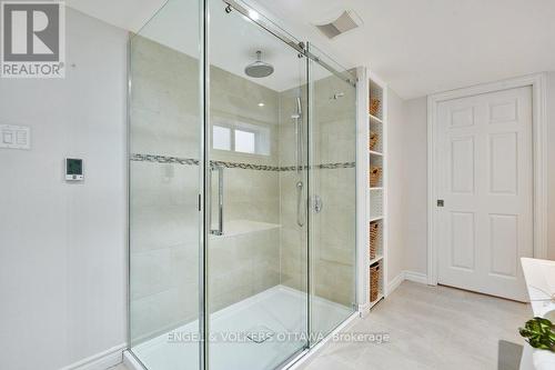 863 Duberry Street, Ottawa, ON - Indoor Photo Showing Bathroom