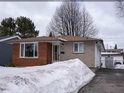 305 Sillesdale Crescent Thunder Bay, ON P7C 1S7
