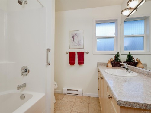 2087 James White Blvd, Sidney, BC - Indoor Photo Showing Bathroom