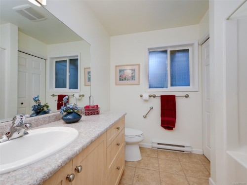 2087 James White Blvd, Sidney, BC - Indoor Photo Showing Bathroom