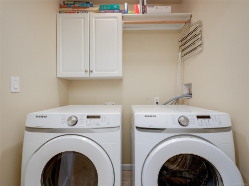 2087 James White Blvd, Sidney, BC - Indoor Photo Showing Laundry Room
