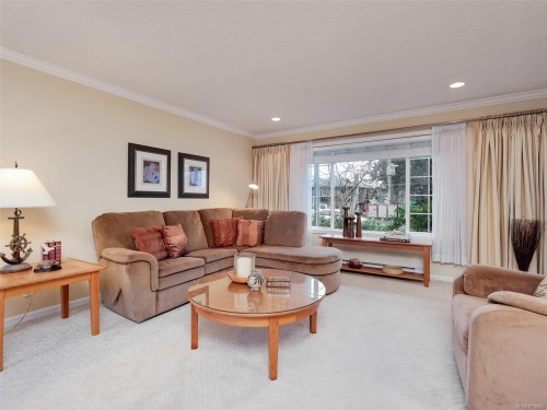 2087 James White Blvd, Sidney, BC - Indoor Photo Showing Living Room