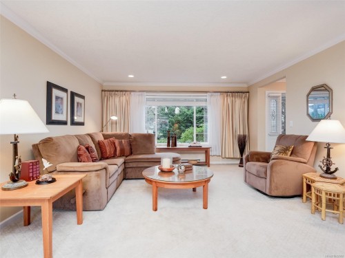 2087 James White Blvd, Sidney, BC - Indoor Photo Showing Living Room