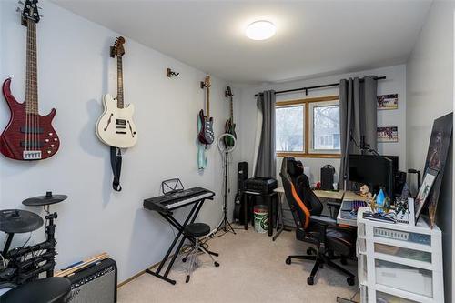 42 Cullen Dr, Winnipeg, MB 