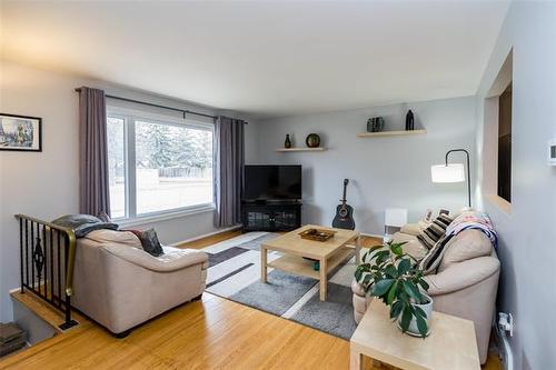 42 Cullen Dr, Winnipeg, MB 