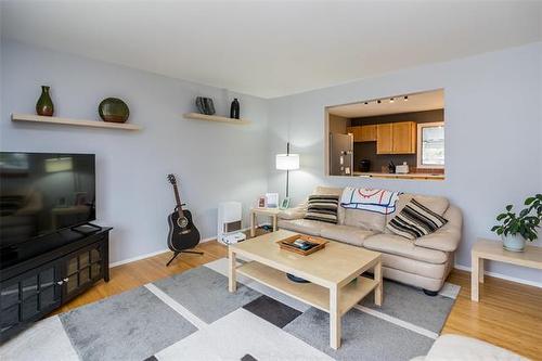 42 Cullen Dr, Winnipeg, MB 