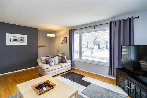 42 Cullen Dr, Winnipeg, MB 