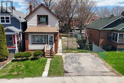 25 WANSTEAD AVENUE Toronto, ON M1L 3L3