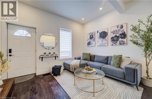 19 Cedar Street, Cambridge, ON - Indoor Photo Showing Living Room