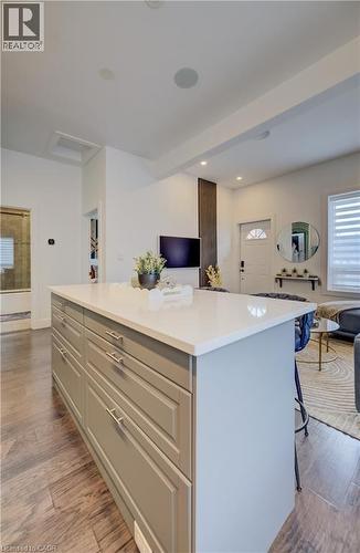 19 Cedar Street, Cambridge, ON - Indoor