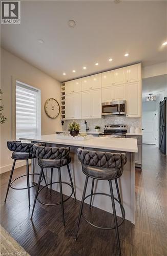19 Cedar Street, Cambridge, ON - Indoor Photo Showing Kitchen