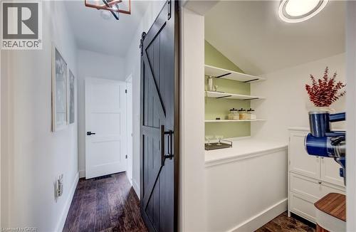 19 Cedar Street, Cambridge, ON - Indoor