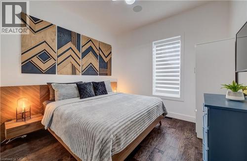 19 Cedar Street, Cambridge, ON - Indoor Photo Showing Bedroom
