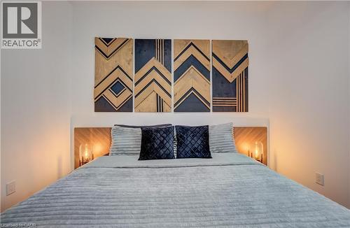 19 Cedar Street, Cambridge, ON - Indoor Photo Showing Bedroom