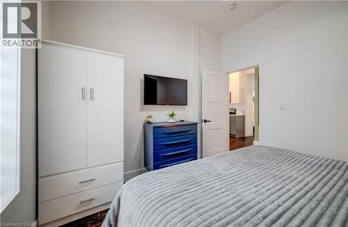 19 Cedar Street, Cambridge, ON - Indoor Photo Showing Bedroom