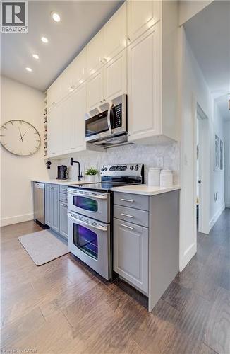 19 Cedar Street, Cambridge, ON - Indoor Photo Showing Kitchen