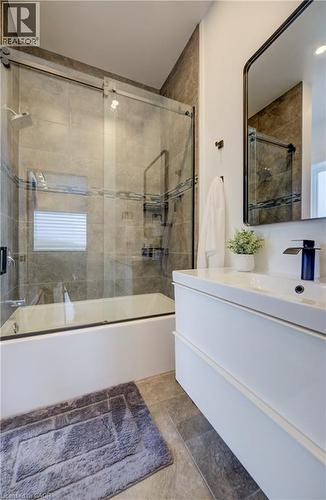 19 Cedar Street, Cambridge, ON - Indoor Photo Showing Bathroom