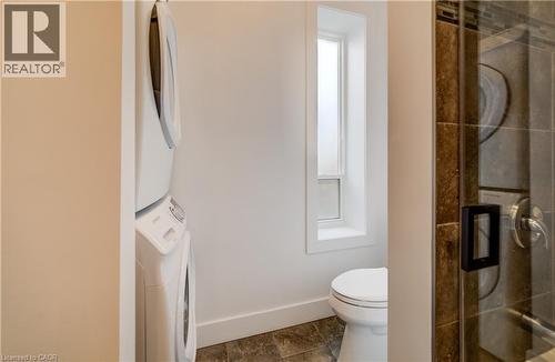 19 Cedar Street, Cambridge, ON - Indoor Photo Showing Bathroom