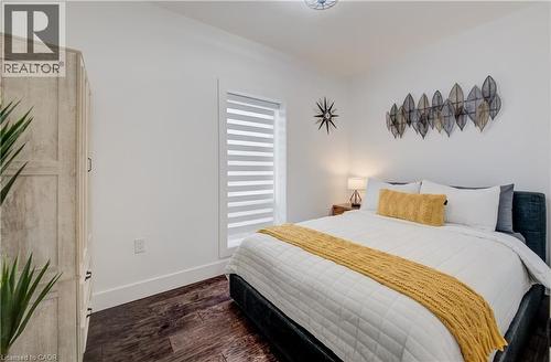 19 Cedar Street, Cambridge, ON - Indoor Photo Showing Bedroom