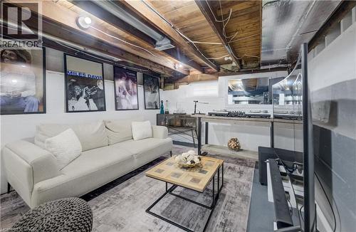 19 Cedar Street, Cambridge, ON - Indoor Photo Showing Other Room
