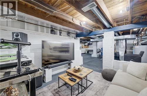 19 Cedar Street, Cambridge, ON - Indoor