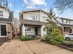 86 MORTIMER AVENUE Toronto, ON M4K 2A1