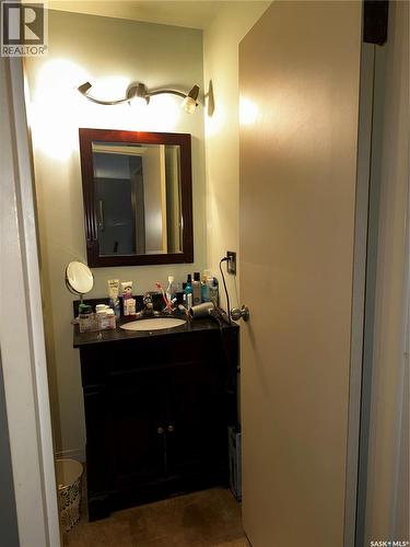 302 1808 Eaglesham Avenue, Weyburn, SK - Indoor Photo Showing Bathroom