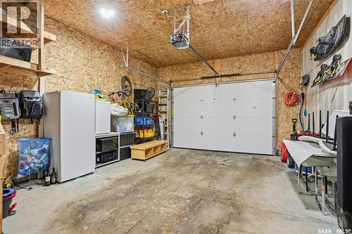 527 Maple Crescent, Warman, SK - Indoor Photo Showing Garage
