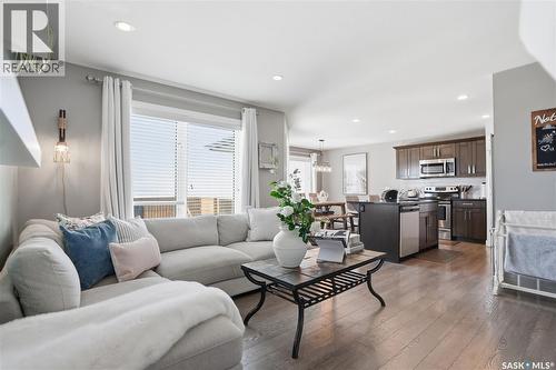 527 Maple Crescent, Warman, SK - Indoor Photo Showing Living Room