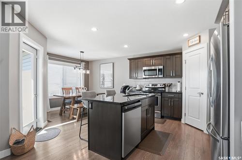 527 Maple Crescent, Warman, SK - Indoor Photo Showing Kitchen