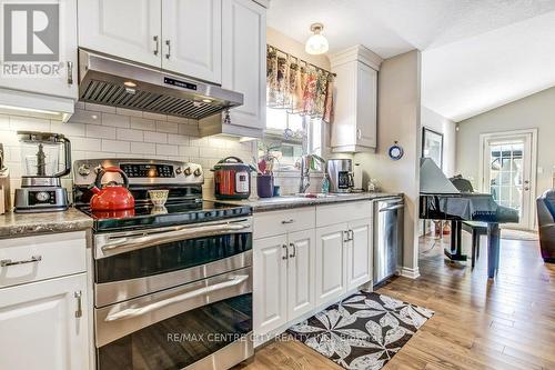 67 Peach Tree Boulevard, St. Thomas, ON - Indoor Photo Showing Kitchen