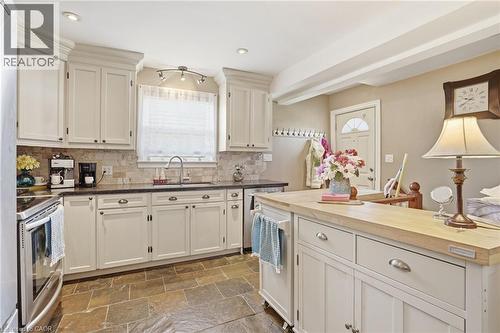 848 Upper Wellington Street, Hamilton, ON - Indoor Photo Showing Kitchen