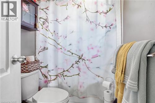 848 Upper Wellington Street, Hamilton, ON - Indoor Photo Showing Bathroom