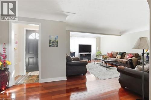 848 Upper Wellington Street, Hamilton, ON - Indoor Photo Showing Living Room