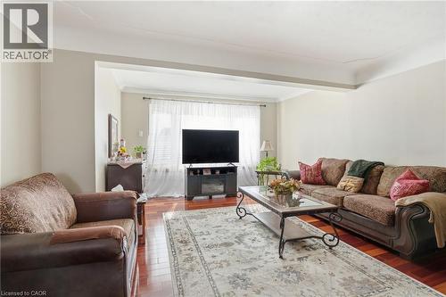 848 Upper Wellington Street, Hamilton, ON - Indoor Photo Showing Living Room