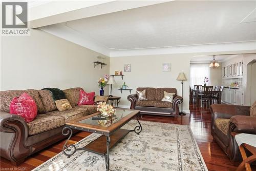848 Upper Wellington Street, Hamilton, ON - Indoor Photo Showing Living Room