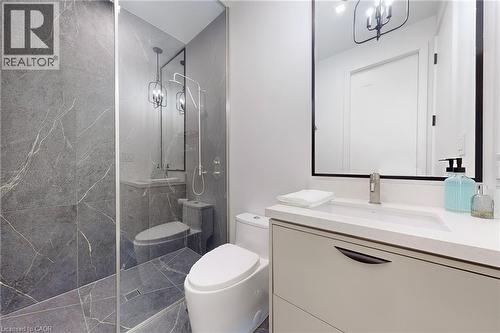 977 Gorton Avenue, Burlington, ON - Indoor Photo Showing Bathroom