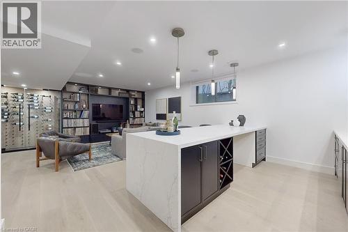 977 Gorton Avenue, Burlington, ON - Indoor