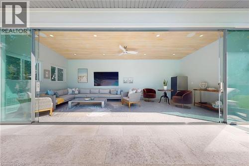 977 Gorton Avenue, Burlington, ON - Indoor