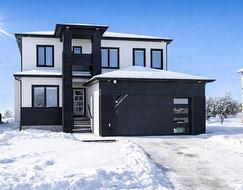 72 Dave's Cove  West St Paul, MB R2V 5J7