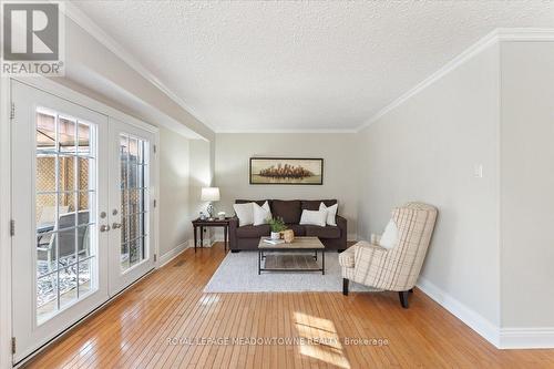 2945 Nipiwin Drive, Mississauga, ON - Indoor Photo Showing Living Room
