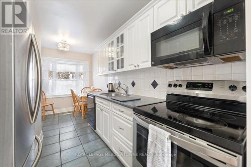 2945 Nipiwin Drive, Mississauga, ON - Indoor Photo Showing Kitchen
