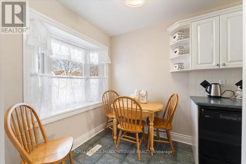 2945 Nipiwin Drive, Mississauga, ON - Indoor Photo Showing Dining Room